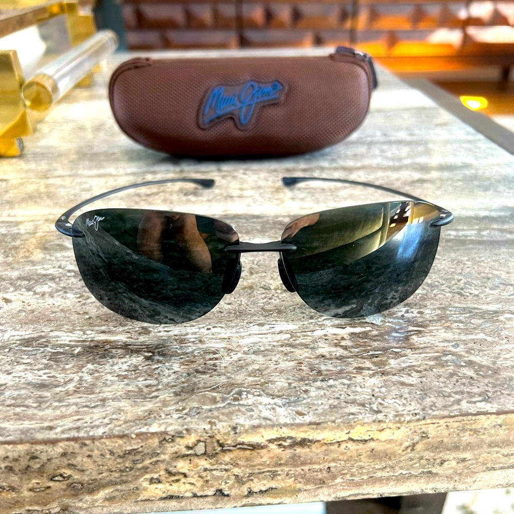 New Maui Jim sunglasses with zip-up case